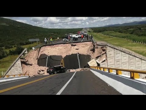 Exigen castigo para responsables del derrumbe de puente en la Carretera Cerritos-Tula.