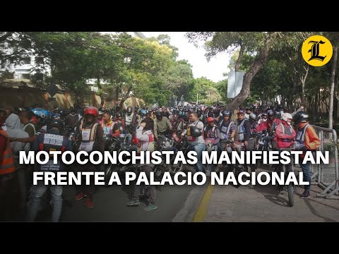DECENAS DE MOTOCONCHISTAS SE MANIFIESTAN FRENTE AL PALACIO NACIONAL EN CONTRA DE ABUSOS POLICIALES