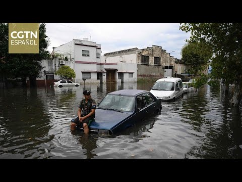 Varias calles sumergidas en las provincias del este de Argentina tras las intensas lluvias