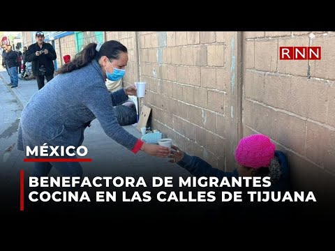 Benefactora de migrantes cocina en las calles de Tijuana