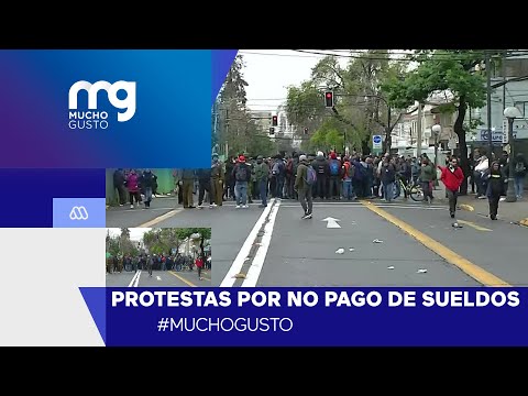Manifestantes cortan tránsito en Providencia: Trabajadores de hospital acusan retraso en pagos