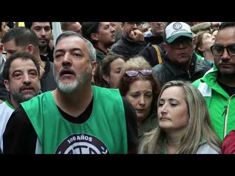 Trabajadores estatales argentinos protestan tras una nueva oleada de despidos masivos