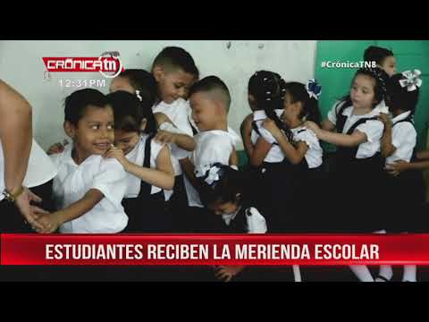 Nicaragua: Estudiantes de Nueva Guinea contentos al recibir la merienda escolar