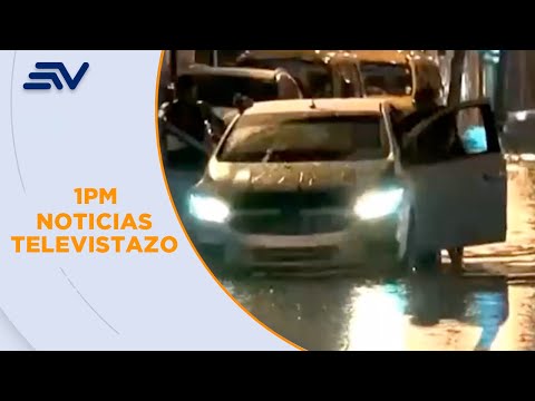 Vehículos se quedan atrapados por inundación de calles  | Televistazo | Ecuavisa