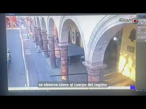 Captan momento exacto en que regidor Jorge Luis Zamora cae de la presidencia de Salvatierra