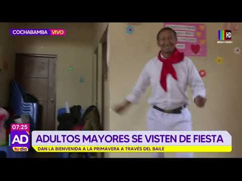 ¡En Cochabamba, adultos mayores se visten de fiesta!