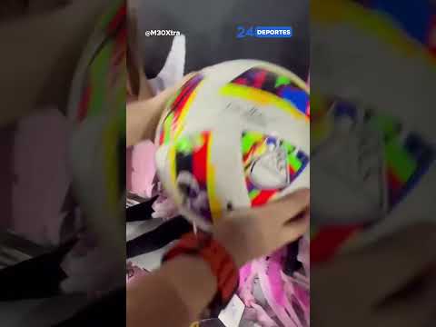 Hincha se hace viral tras pelotazo de Messi a su hija