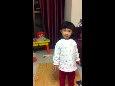 小kiki叫媽媽不要買衣服...=.= (2Y4M)
