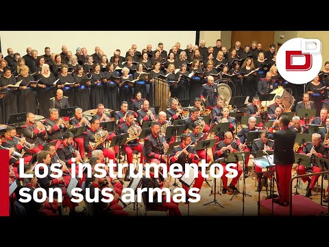 Cuando el Ejército cambia sus armas por los instrumentos musicales