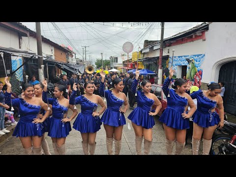 Bajo la Lluvia  Presentación de Delta Music Band en Desfile de Correo Coatepeque 2024