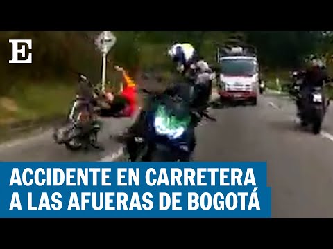 COLOMBIA | Motociclista atropella a un ciclista en la carretera