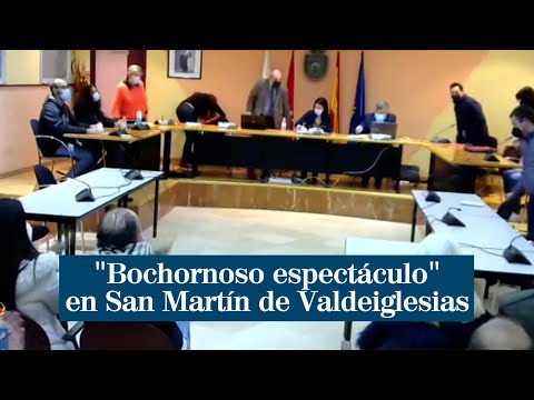 Los ediles detenidos asisten entre aplausos de familiares al pleno en San Martín de Valdeiglesias