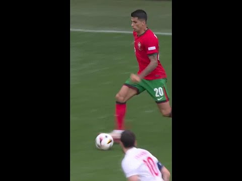 ¡FANTASÍA DE JOAO! Cancelo salió jugado muy tranquilo en la Euro | #Shorts