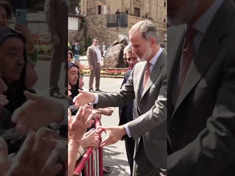 Villafranca del Bierzo recibe a Felipe VI entre vítores y aplausos