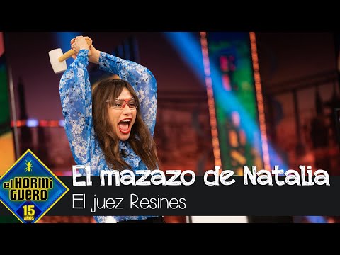 Natalia Verbeke arrebata su maza al justiciero Resines - El Hormiguero