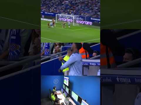 La acción por la que el árbitro anuló el gol del Oviedo ante el Espanyol