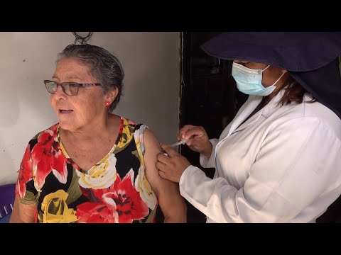 Familias del barrio Isaías Gómez se vacunaron contra el Covid-19