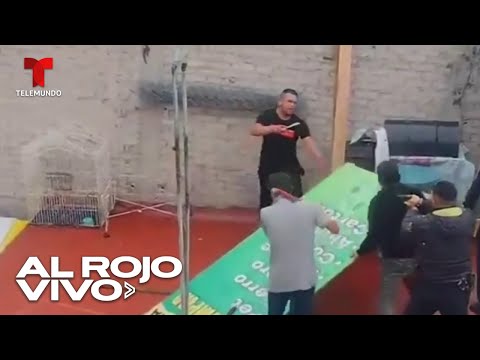 Sospechoso de robo armado enfrenta a policías en México con un cuchillo
