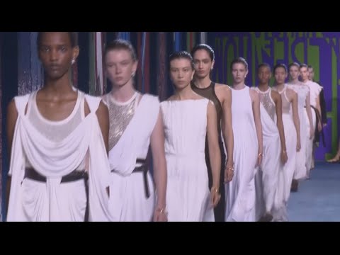 Vogue World Paris : un défilé hors normes pour le coup d'envoi de la semaine de la Haute Couture