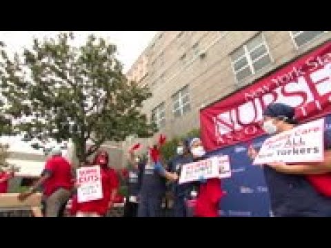 Nurses protest proposals to cut hospital funding