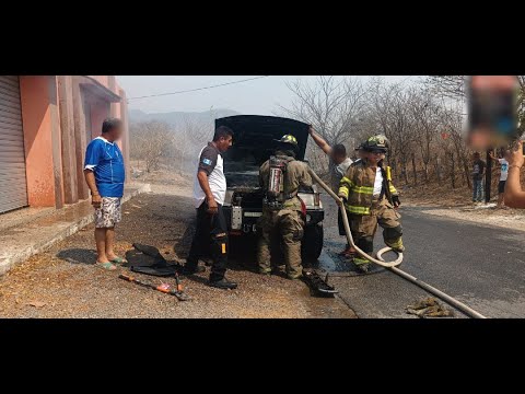 Vehículo se incendia en camino a aldea Santa Lucía, Zacapa