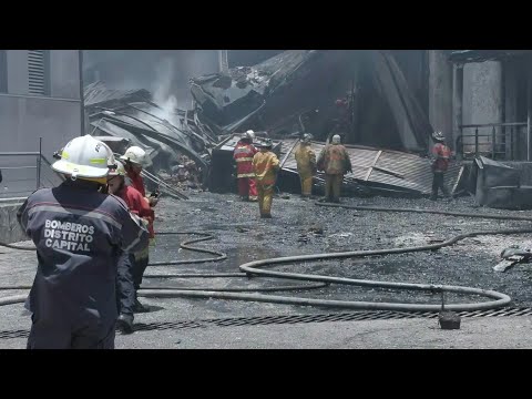 Venezuela: les pompiers luttent contre l'incendie d'un entrepôt de motos | AFP Images