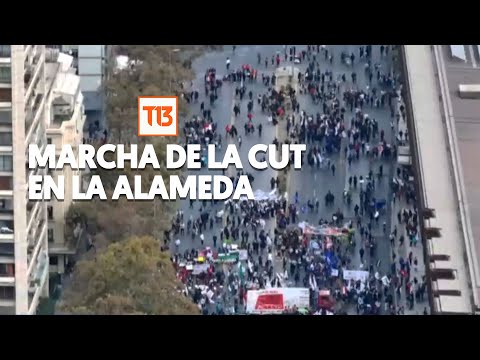 Con corte de tra?nsito en La Alameda: Marcha de la CUT en Santiago