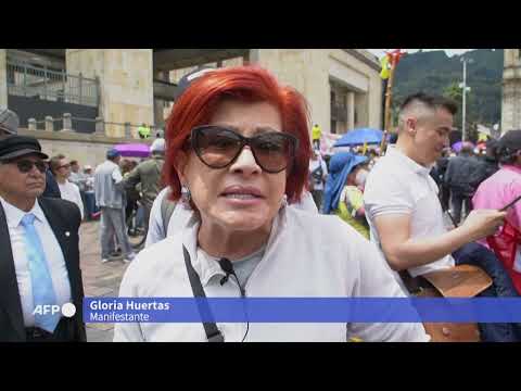 Miles protestaron en Colombia contra el Gobierno de Petro mientras caía la reforma laboral