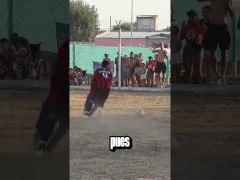 La brutal manera de jugar al futbol en un barrio de Argentina
