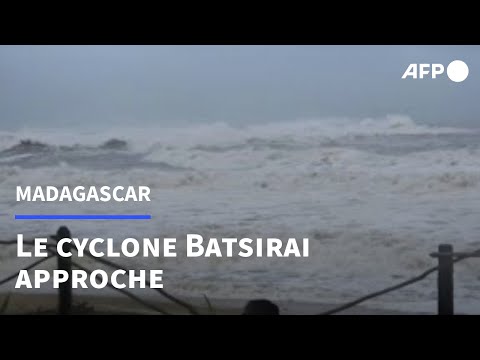 Madagascar: le cyclone Batsirai approche, les habitants se préparent | AFP