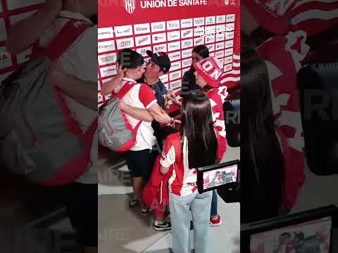 ?  El abrazo entre Lionel Verde y su familia después de su primer gol en Primera ?