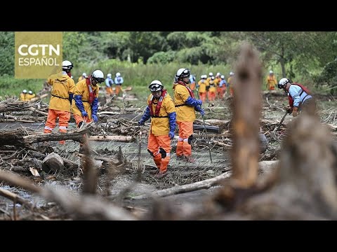 Inundaciones y corrimientos de tierra devastan una regióncostera de Japón