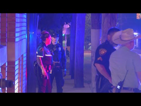 Police looking for suspect who stabbed man in chest just west of downtown