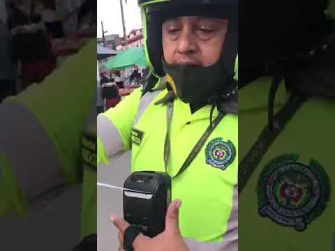 Policía impone comparendo a mujer que le exigió usar bien el tapabocas en Bogotá