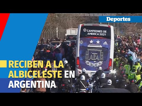 Selección argentina regresó al país tras su consagración en el Maracaná