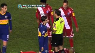 فيديو: لاعب أرجنتيني يضحي بثلاث من أسنانه لحماية فريقة من هجمة مرتدة بـ “نطح الكرة”