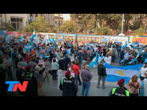 Marcha 17A | En Tucumán, una “Caravana por la República” marchó frente a la Casa de Gobierno