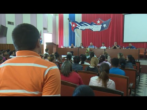 Sostuvieron encuentro candidatos a diputados al Parlamento con trabajadores sociales de Cienfuegos
