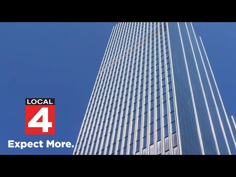 Final glass panels installed on Hudson's Tower