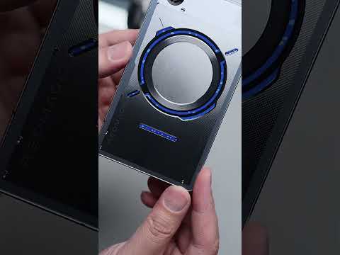 It looks somewhat like a genuine Samsung phone, and the thickness is almost identical.