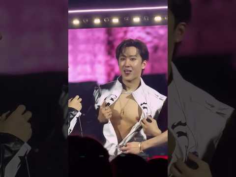 CHANGBIN Naaaaaaaa🐷🐰❤️#changbin #straykids #skz #dominate #concert #tour #kpopskz #shorts #viral