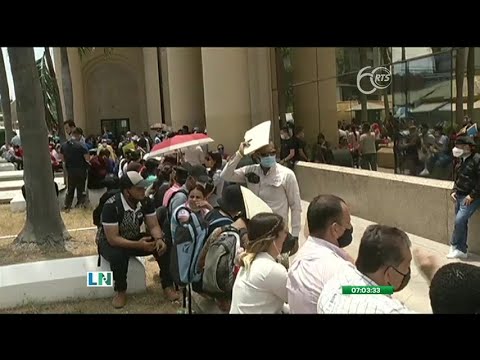 Se registraron largas filas en las afueras del Gobierno Zonal