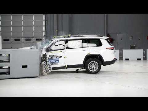2022 Jeep Grand Cherokee L driver-side small overlap front IIHS crash test