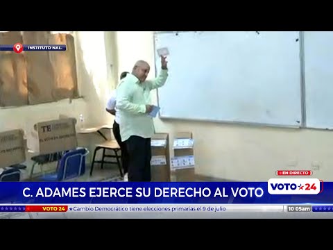Crispiano Adames, aspirante a la candidatura presidencial del PRD, llega a votar en primarias