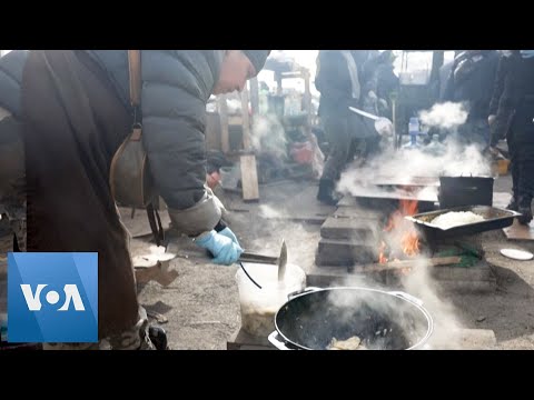 🔵Volunteers Feed Thousands at Roadside Kitchen Near Kyiv