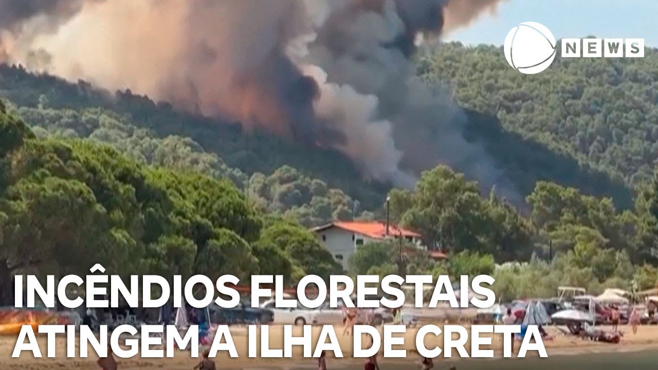 Incêndio na Grécia obriga moradores e turistas a fugirem para abrigos temporários