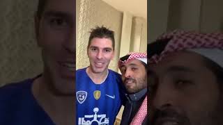 شاهد .. لقاء عفوي بين الامير محمد بن فيصل والمهاجم سوريانو