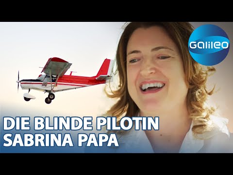 Fliegen ohne etwas zu sehen? Sabrina Papa zeigt wie das funktioniert! | Galileo | ProSieben