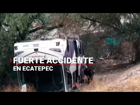 Vuelca autobús y se registra FUERTE ACCIDENTE en Ecatepec