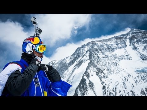 Z okazji 60 rocznicy zdobycia Mount Everestu, Rosjanin Valery Rozov zeskoczył z jego północnej ściany. Jest to najwyższy skok base jump - 7220 metrów.